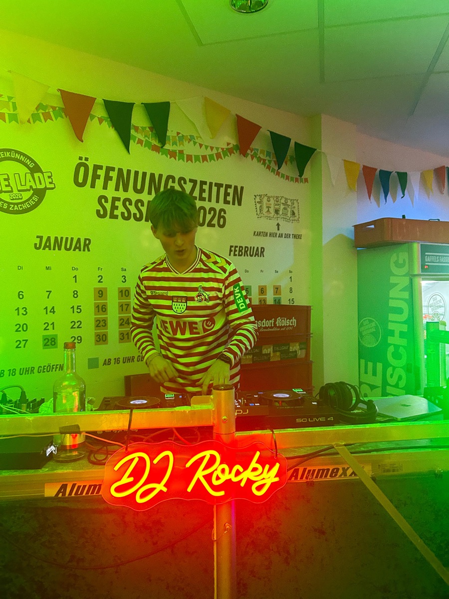 DJ Rocky live an den Decks